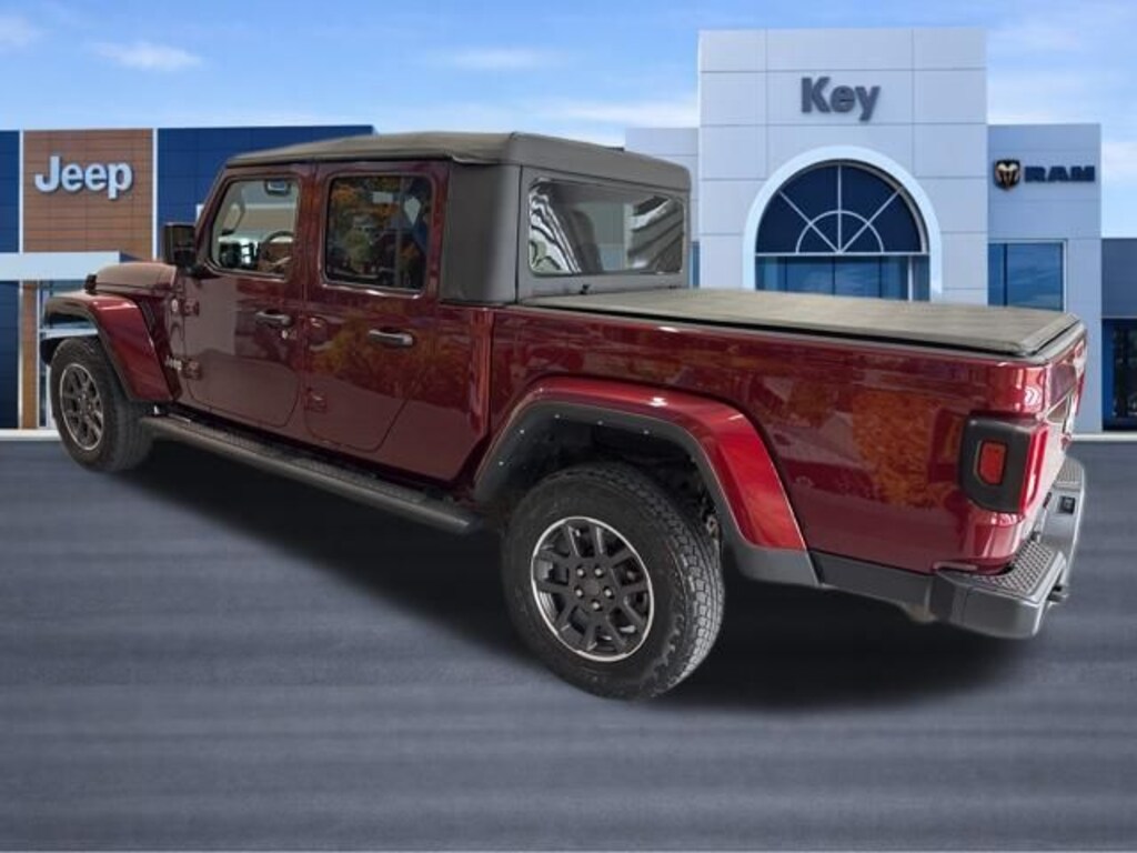 Used 2022 Jeep Gladiator Overland Truck