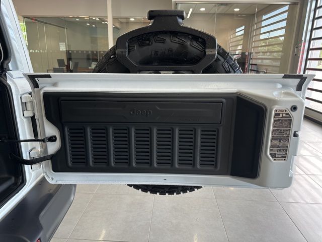 2025 Jeep Wrangler 4-Door Sahara - Photo 46