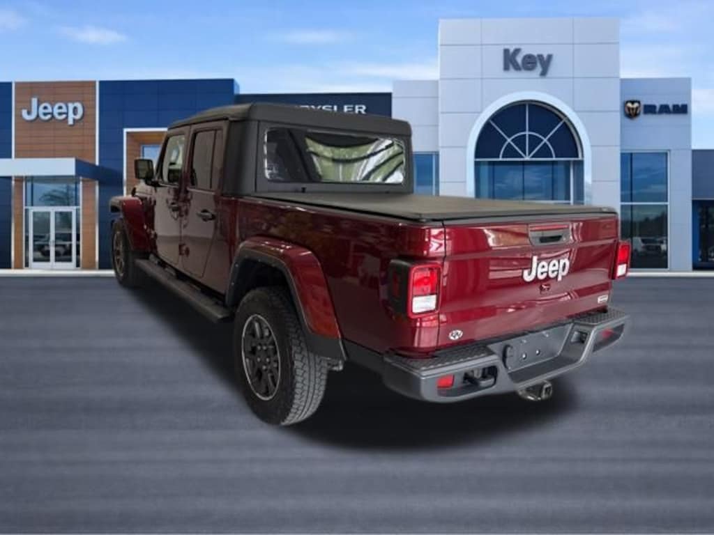 Used 2022 Jeep Gladiator Overland Truck