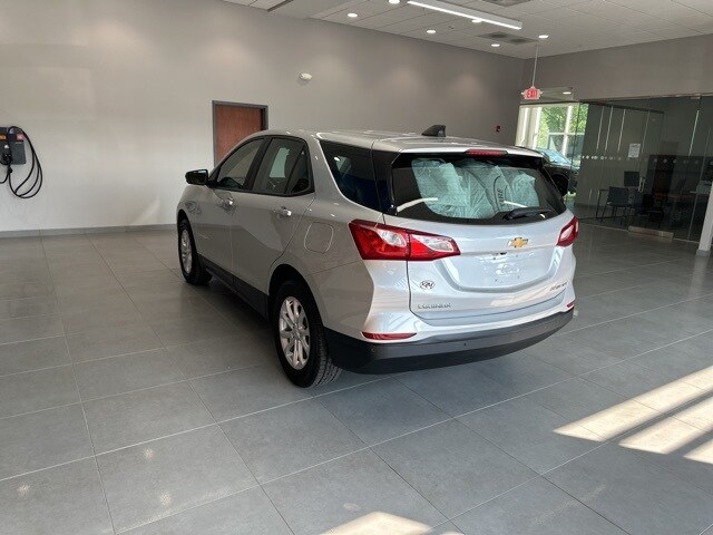 2021 Chevrolet Equinox LS photo 3