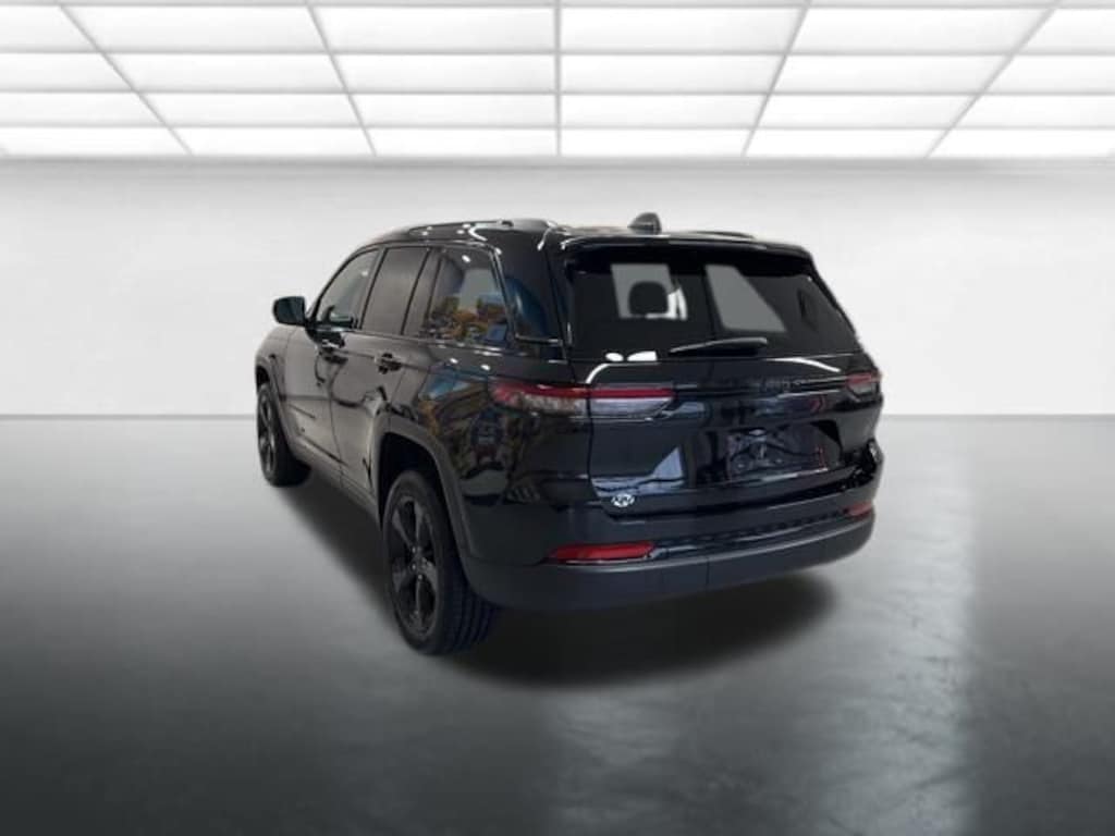 New 2025 Jeep Grand Cherokee Laredo Sport Utility