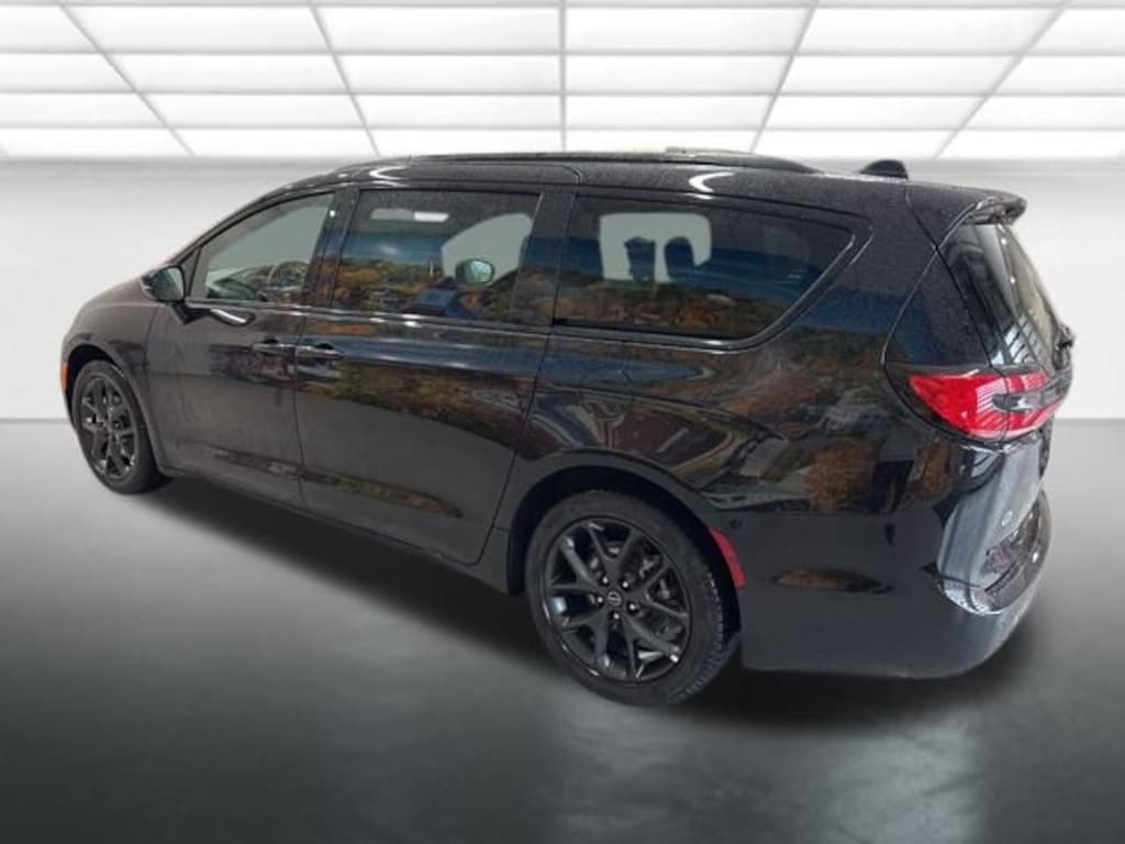 New 2026 Chrysler Pacifica Select Passenger Van