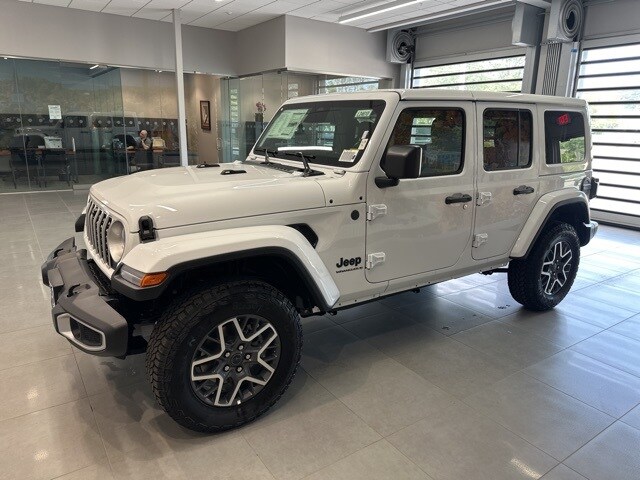 2025 Jeep Wrangler Sahara photo 2