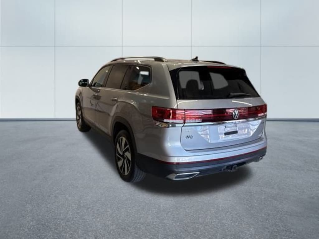 Used 2024 Volkswagen Atlas 2.0T SE w/Technology SUV