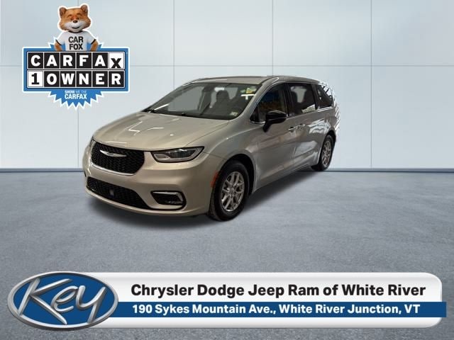 2024 Chrysler Pacifica Touring L's photo