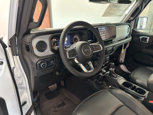 2025 Jeep Wrangler 4-Door Sahara - Photo 28