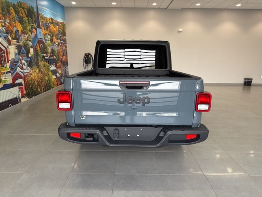 New 2025 Jeep Gladiator Sport Pickup