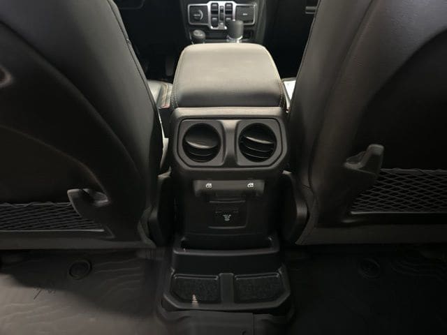 2025 Jeep Wrangler 4-Door Sahara - Photo 41