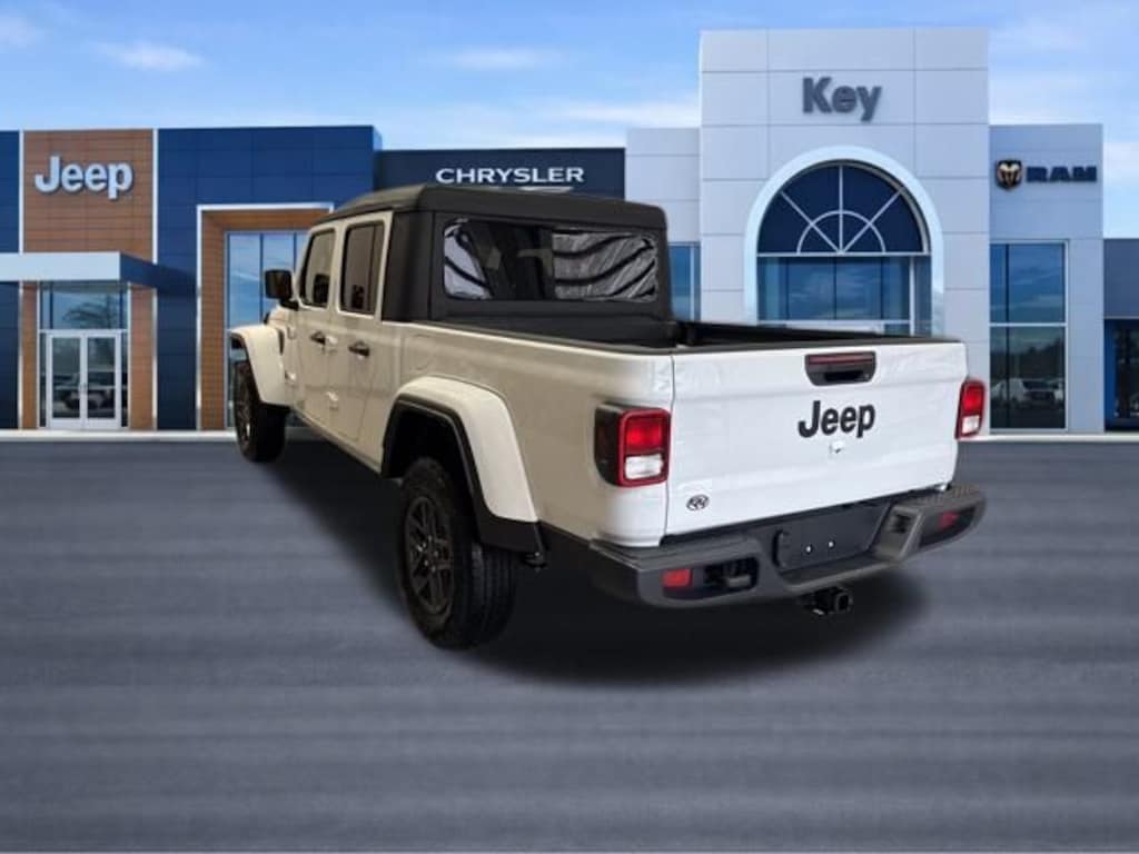 New 2026 Jeep Gladiator Sport S Pickup