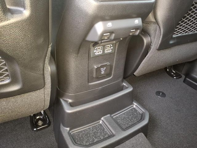 2025 Jeep Wrangler 4-Door Sahara - Photo 13