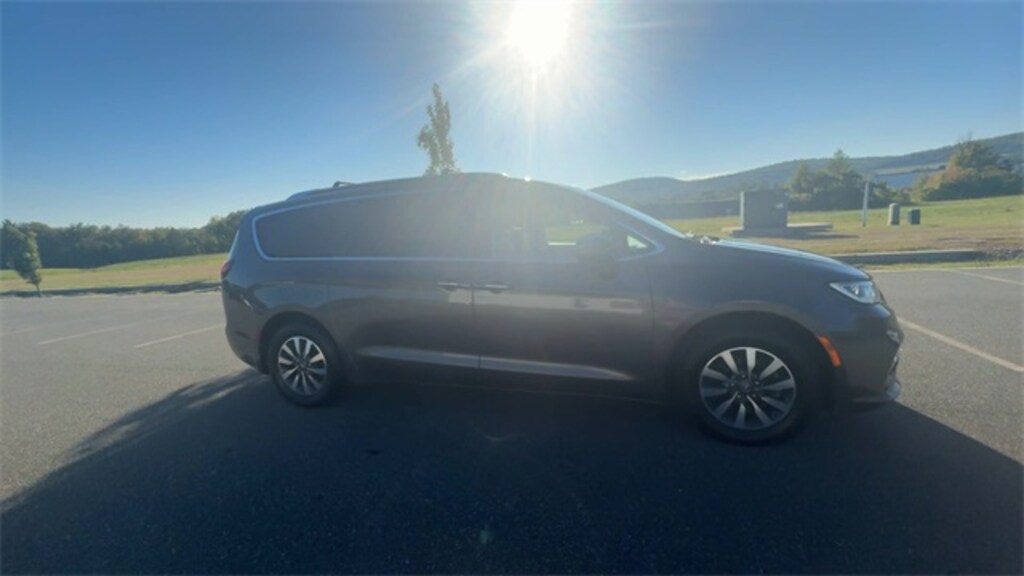 Used 2021 Chrysler Pacifica Touring L Minivan/Van