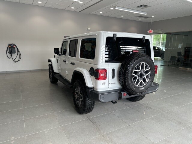 2025 Jeep Wrangler Sahara photo 3