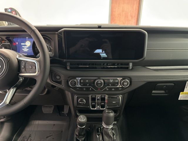 2025 Jeep Wrangler 4-Door Sahara - Photo 32