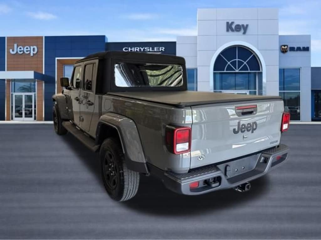 Used 2021 Jeep Gladiator Sport Truck