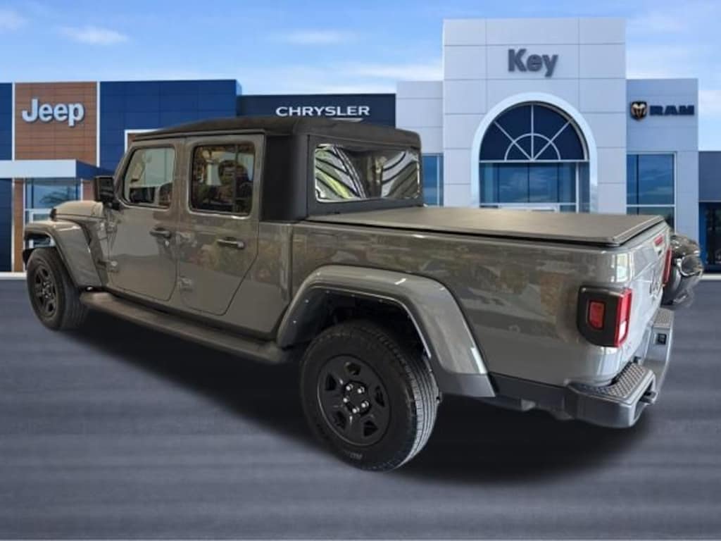 Used 2021 Jeep Gladiator Sport Truck