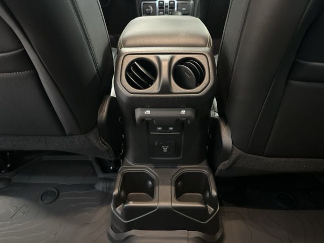 2025 Jeep Wrangler 4-Door Sahara - Photo 42