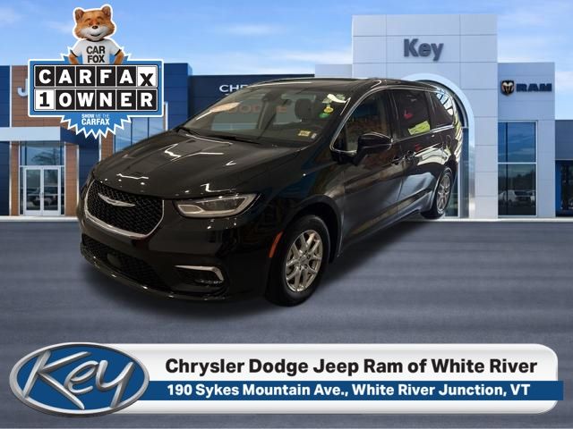 2023 Chrysler Pacifica Touring L's photo