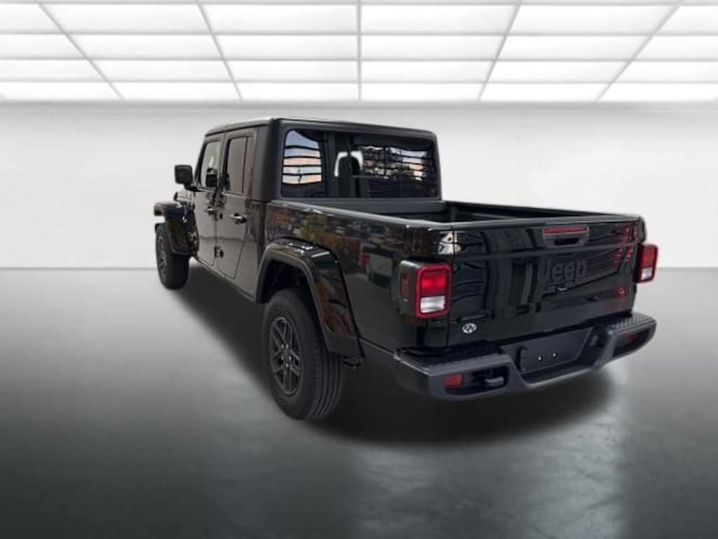 New 2025 Jeep Gladiator Sport S Pickup