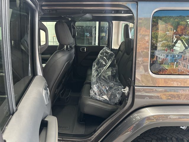 2025 Jeep Wrangler 4-Door Sahara - Photo 39