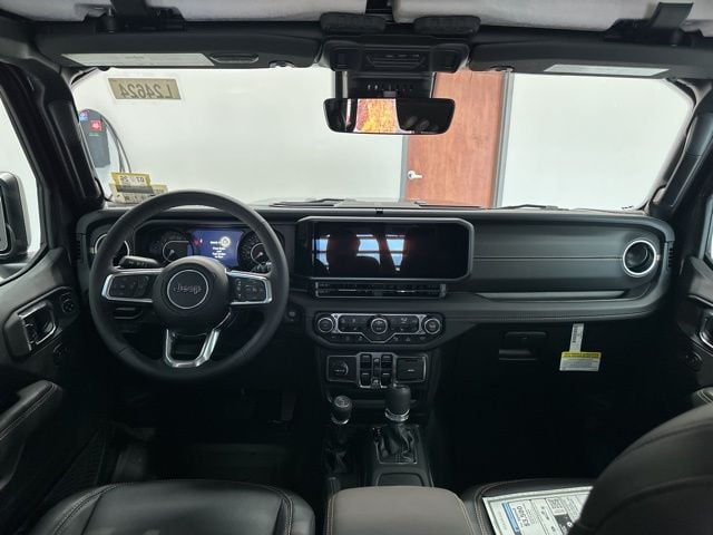 2025 Jeep Wrangler 4-Door Sahara - Photo 42