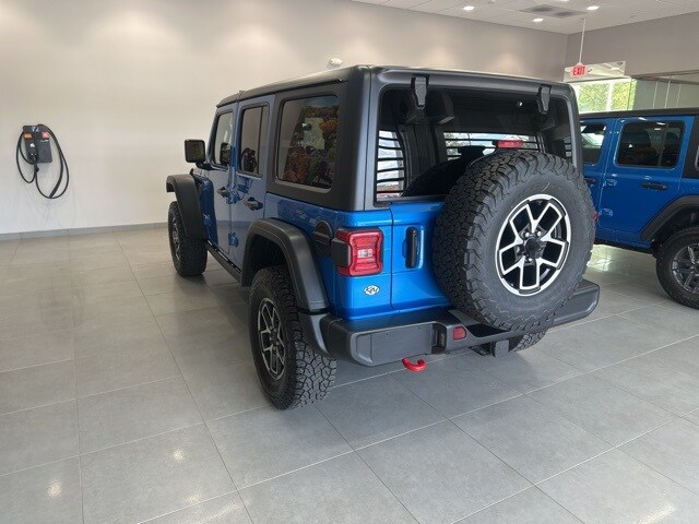 2024 Jeep Wrangler Rubicon photo 3