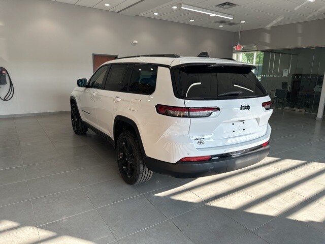 2025 Jeep Grand Cherokee Altitude X photo 3