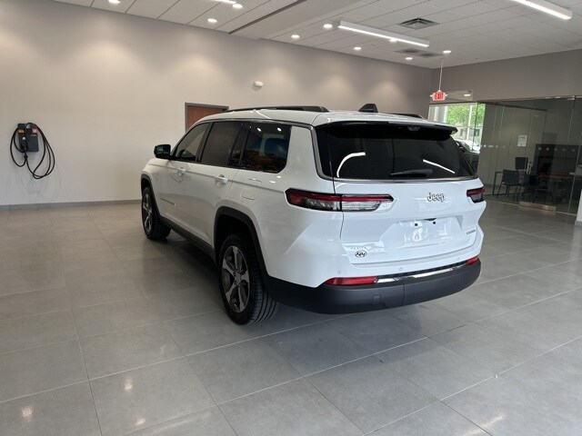 2025 Jeep Grand Cherokee Limited photo 3