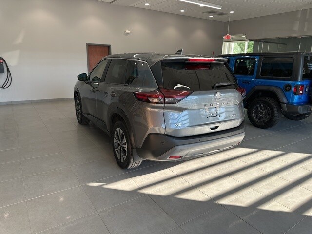2023 Nissan Rogue SV photo 3