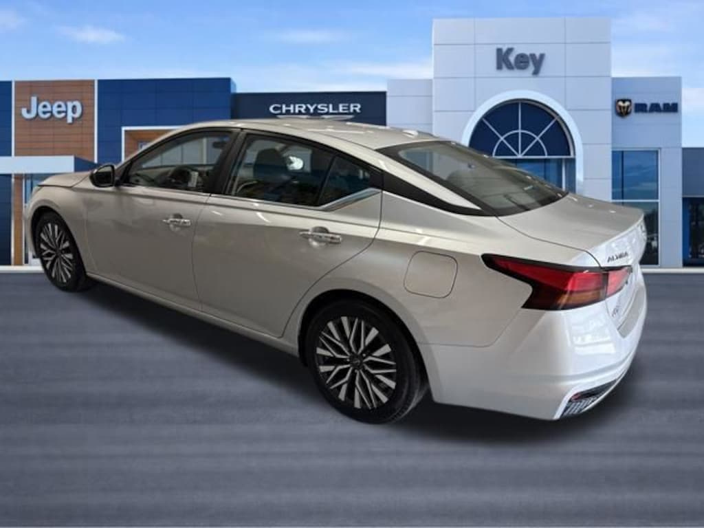 Used 2024 Nissan Altima 2.5 SV Sedan