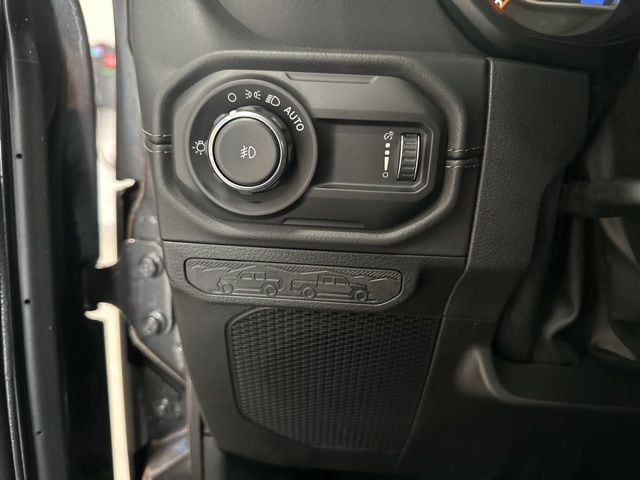 2025 Jeep Wrangler 4-Door Sahara - Photo 29