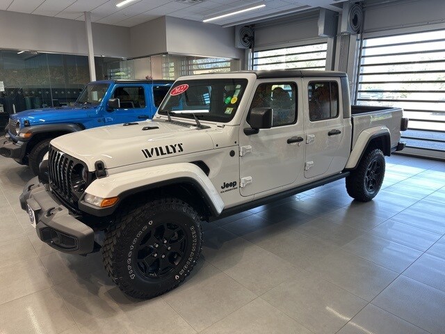 2022 Jeep Gladiator Willys photo 2