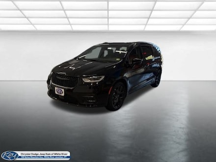 2026 Chrysler Pacifica Limited Passenger Van