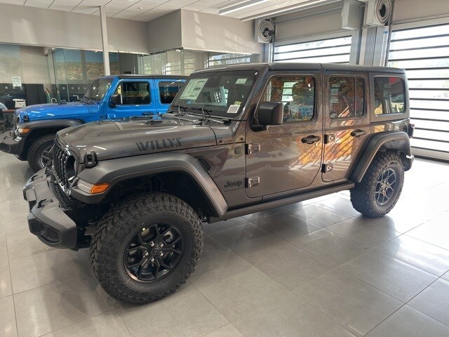 2025 Jeep Wrangler Willys photo 2