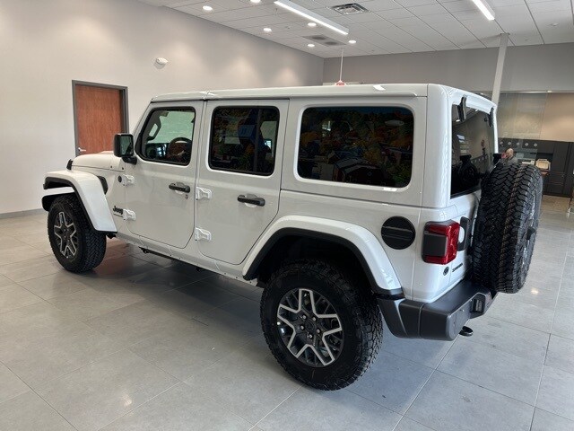 2025 Jeep Wrangler Sahara photo 4