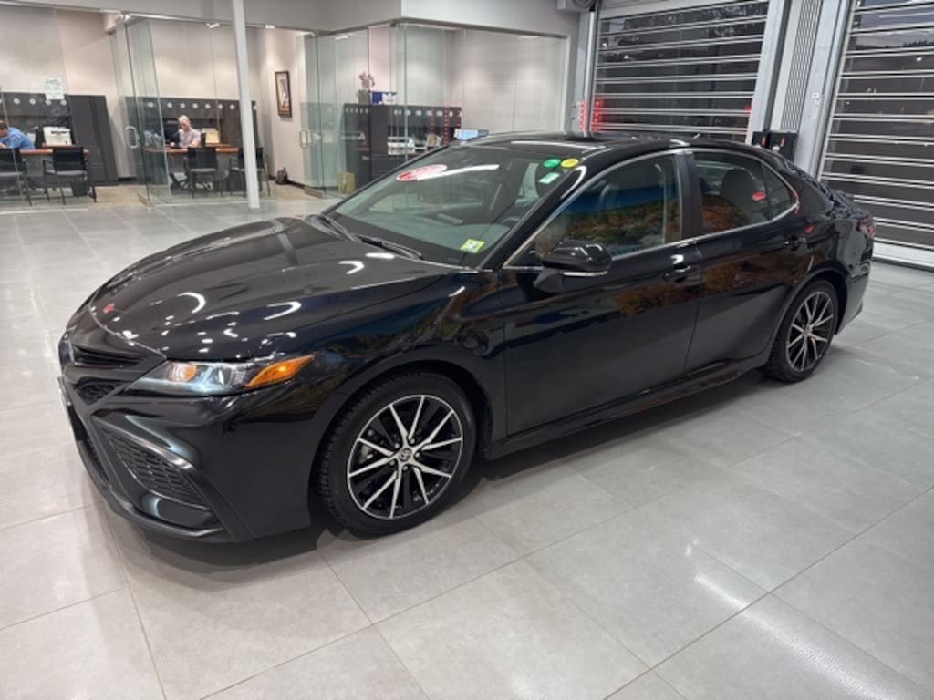 Used 2024 Toyota Camry SE Sedan