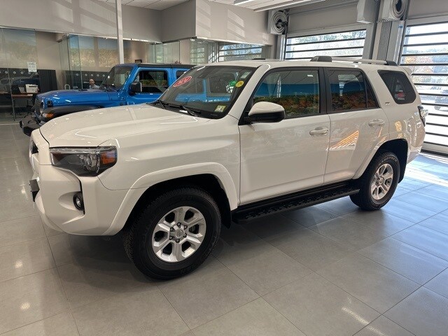 2024 Toyota 4Runner SR5 photo 2