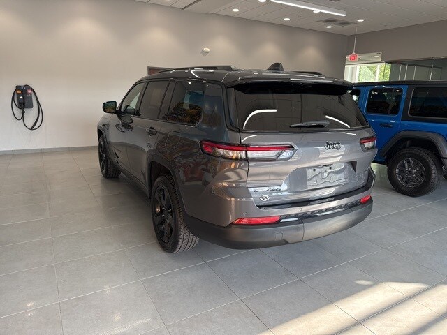2021 Jeep Grand Cherokee Altitude photo 3