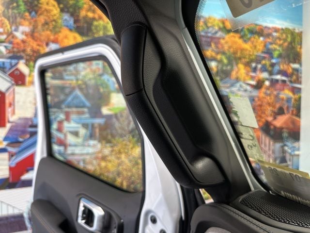 2025 Jeep Wrangler 4-Door Sahara - Photo 38