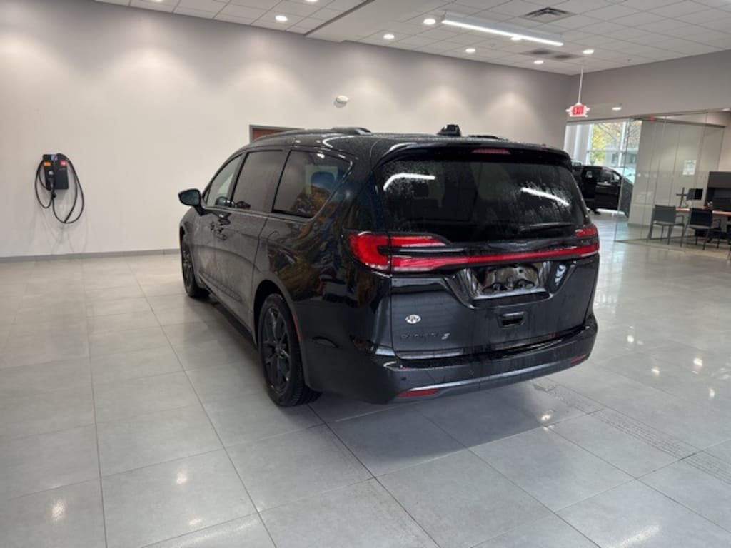 New 2026 Chrysler Pacifica Select Passenger Van