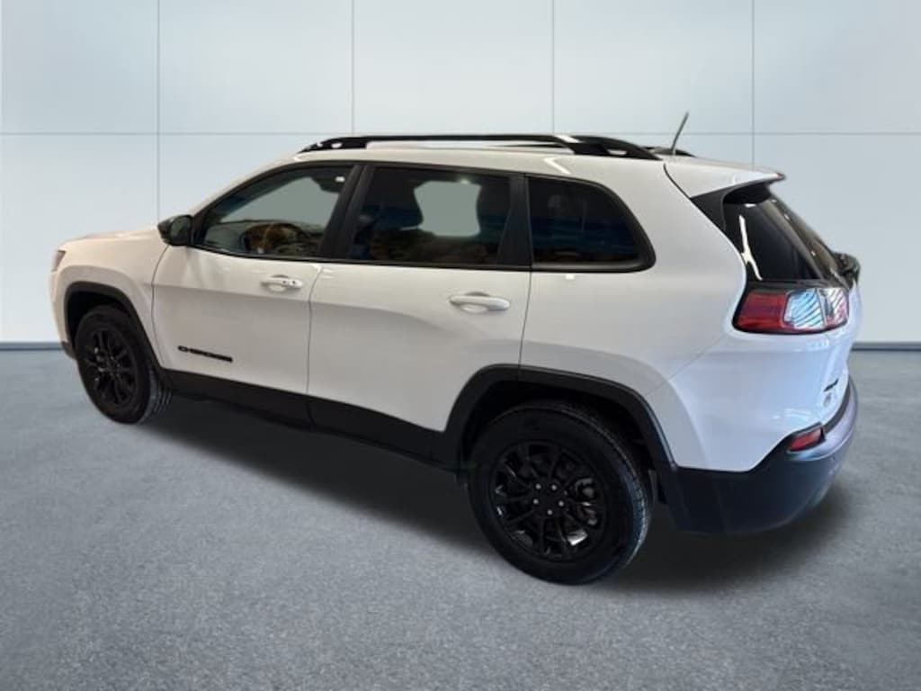 Used 2023 Jeep Cherokee Altitude SUV