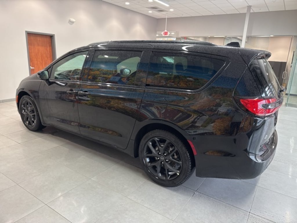 New 2026 Chrysler Pacifica Select Passenger Van