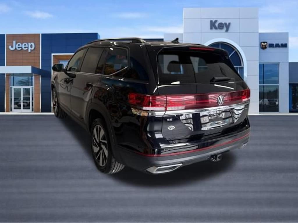 Used 2024 Volkswagen Atlas 2.0T SE w/Technology SUV