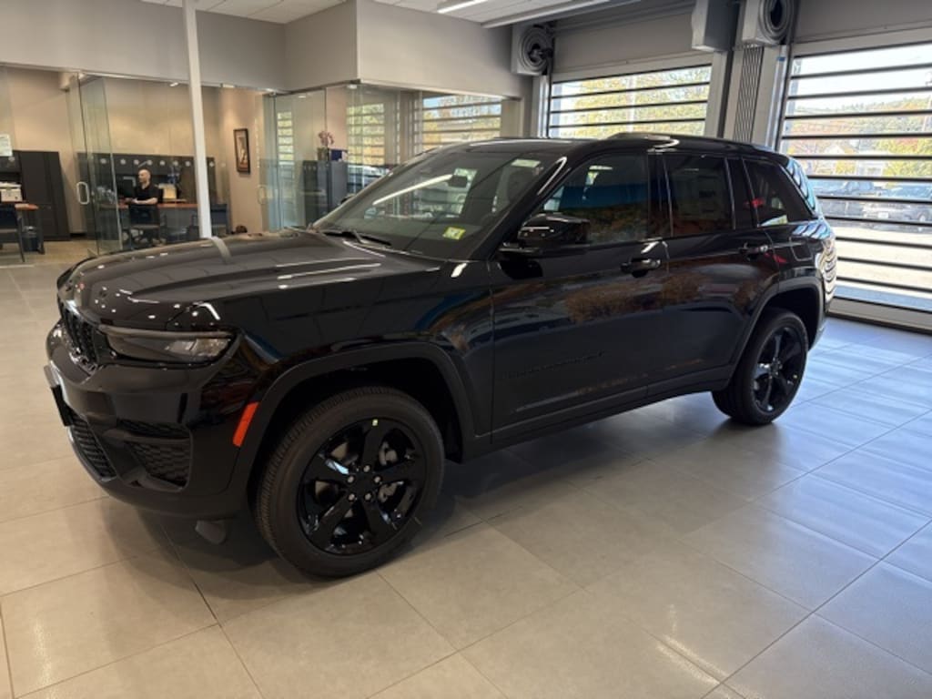 New 2025 Jeep Grand Cherokee Altitude X Sport Utility