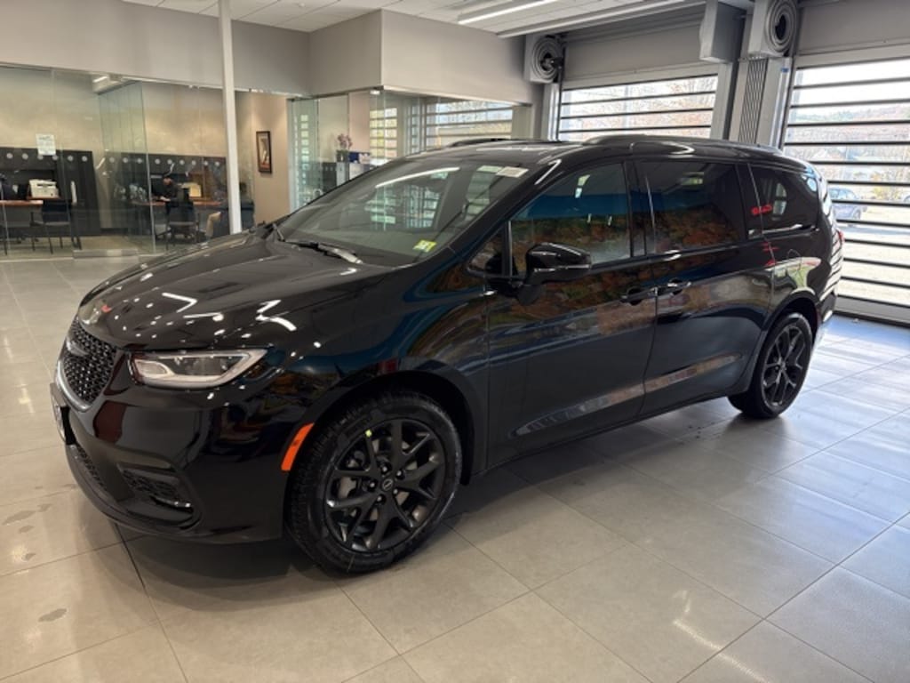 New 2026 Chrysler Pacifica Select Passenger Van