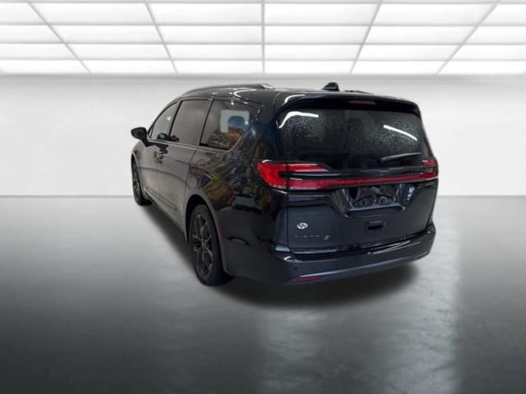 New 2026 Chrysler Pacifica Select Passenger Van