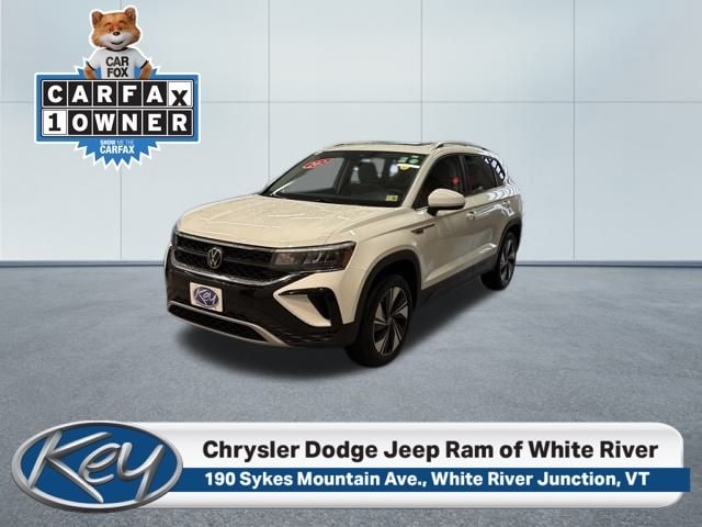 2024 Volkswagen Taos SE's photo