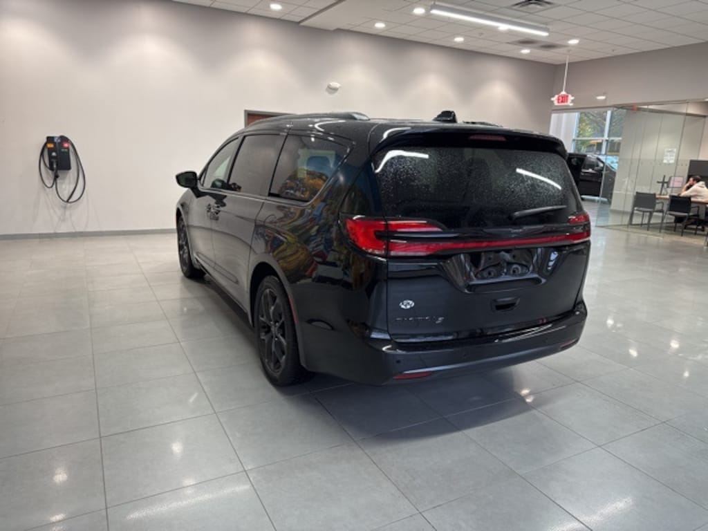 New 2026 Chrysler Pacifica Select Passenger Van