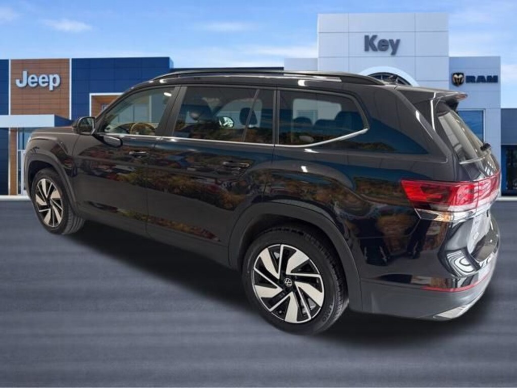 Used 2024 Volkswagen Atlas 2.0T SE w/Technology SUV