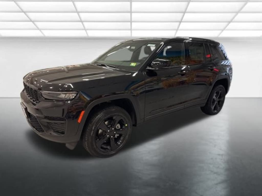 New 2025 Jeep Grand Cherokee Laredo Sport Utility