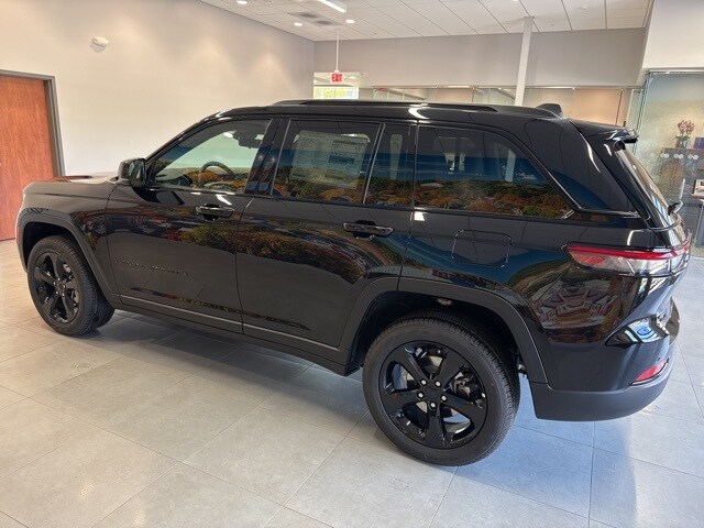 2025 Jeep Grand Cherokee Limited photo 4
